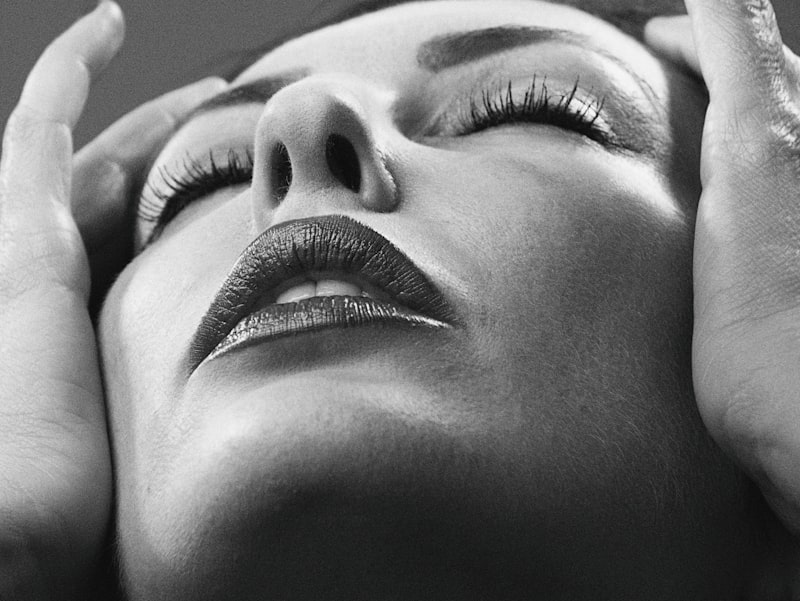 Depilación de Labio Superior con Cera: Técnica Profesional, Preparación y Cuidados